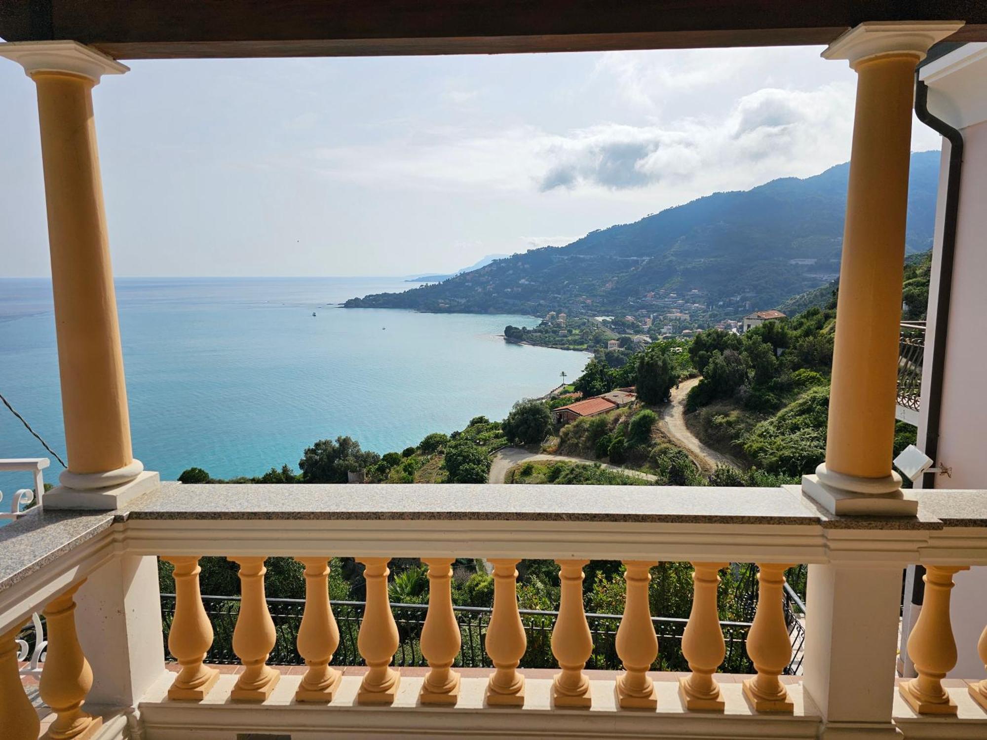 Avocado Villa Ventimiglia Eksteriør bilde